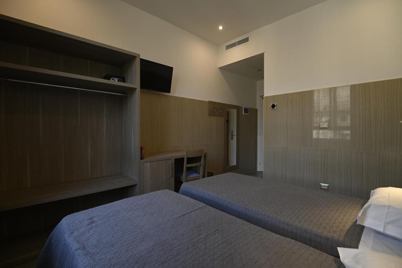 Hotel Midway ميلان المظهر الخارجي الصورة